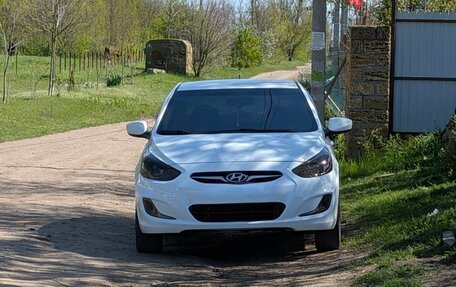 Hyundai Solaris II рестайлинг, 2013 год, 700 000 рублей, 3 фотография