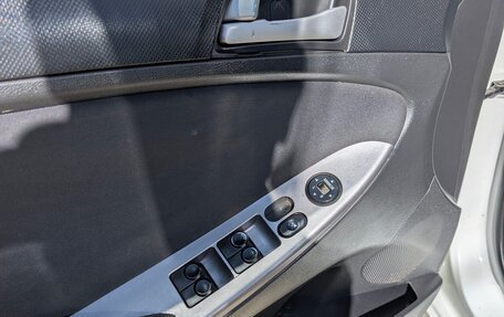 Hyundai Solaris II рестайлинг, 2013 год, 700 000 рублей, 13 фотография