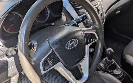 Hyundai Solaris II рестайлинг, 2013 год, 700 000 рублей, 10 фотография