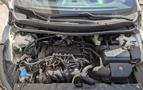 Hyundai Solaris II рестайлинг, 2013 год, 700 000 рублей, 23 фотография