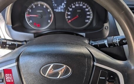 Hyundai Solaris II рестайлинг, 2013 год, 700 000 рублей, 24 фотография