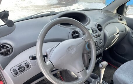 Toyota Yaris I рестайлинг, 2000 год, 300 000 рублей, 6 фотография