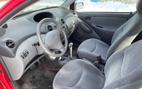 Toyota Yaris I рестайлинг, 2000 год, 300 000 рублей, 5 фотография