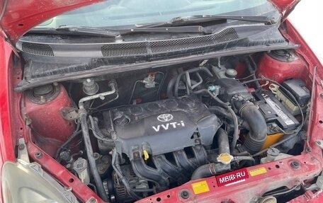 Toyota Yaris I рестайлинг, 2000 год, 300 000 рублей, 9 фотография