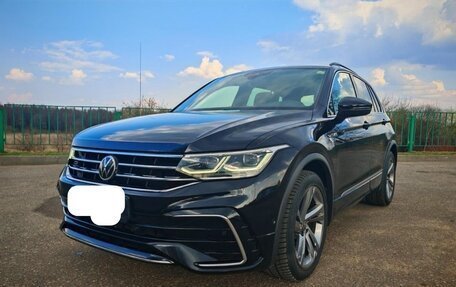 Volkswagen Tiguan II, 2021 год, 2 600 000 рублей, 1 фотография