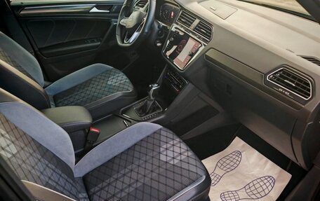 Volkswagen Tiguan II, 2021 год, 2 600 000 рублей, 14 фотография