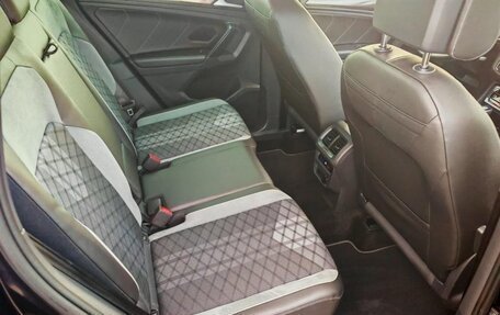 Volkswagen Tiguan II, 2021 год, 2 600 000 рублей, 16 фотография