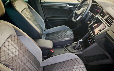 Volkswagen Tiguan II, 2021 год, 2 600 000 рублей, 15 фотография