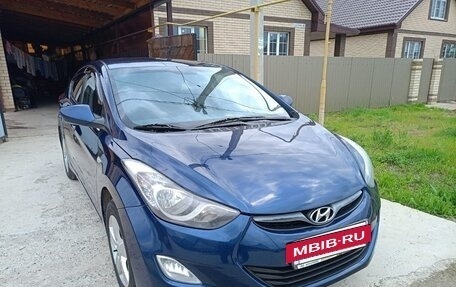 Hyundai Elantra V, 2012 год, 800 000 рублей, 2 фотография