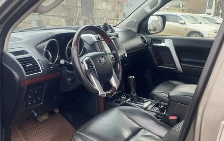 Toyota Land Cruiser Prado 150 рестайлинг 2, 2014 год, 3 000 000 рублей, 6 фотография
