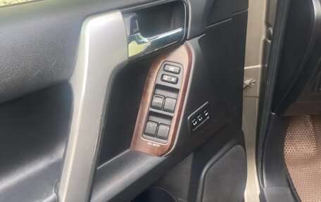 Toyota Land Cruiser Prado 150 рестайлинг 2, 2014 год, 3 000 000 рублей, 11 фотография