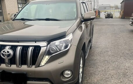 Toyota Land Cruiser Prado 150 рестайлинг 2, 2014 год, 3 000 000 рублей, 3 фотография