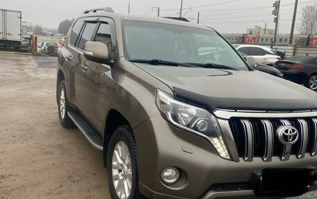 Toyota Land Cruiser Prado 150 рестайлинг 2, 2014 год, 3 000 000 рублей, 2 фотография