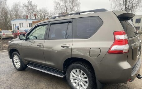 Toyota Land Cruiser Prado 150 рестайлинг 2, 2014 год, 3 000 000 рублей, 9 фотография