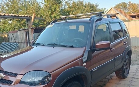 Chevrolet Niva I рестайлинг, 2018 год, 770 000 рублей, 2 фотография