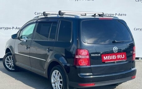 Volkswagen Touran III, 2010 год, 690 000 рублей, 4 фотография