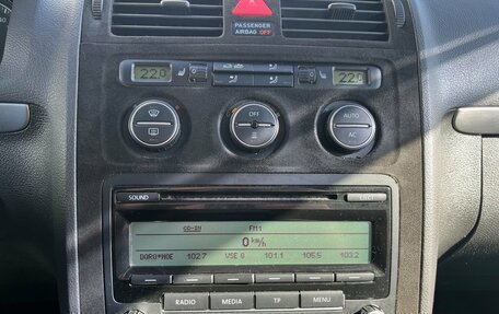 Volkswagen Touran III, 2010 год, 690 000 рублей, 12 фотография