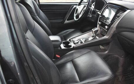 Mitsubishi Pajero Sport III рестайлинг, 2021 год, 3 950 000 рублей, 10 фотография