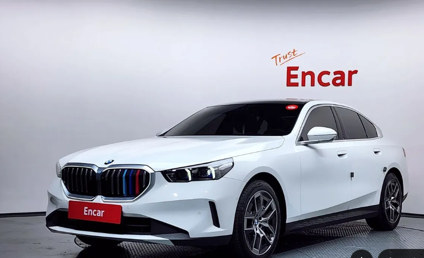 BMW 5 серия G30, 2023 год, 6 950 000 рублей, 1 фотография