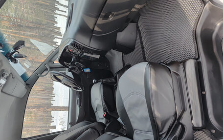 Hyundai H-1 II рестайлинг, 2006 год, 1 750 000 рублей, 18 фотография