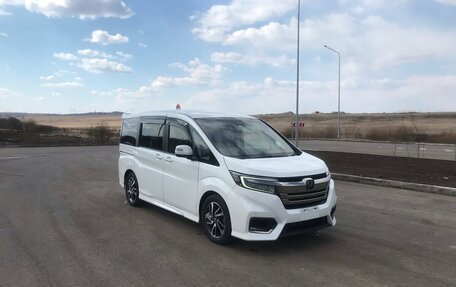 Honda Stepwgn IV, 2021 год, 1 955 000 рублей, 2 фотография