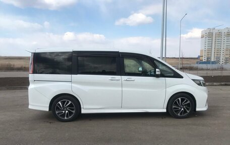 Honda Stepwgn IV, 2021 год, 1 955 000 рублей, 8 фотография