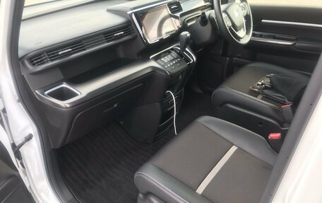 Honda Stepwgn IV, 2021 год, 1 955 000 рублей, 18 фотография