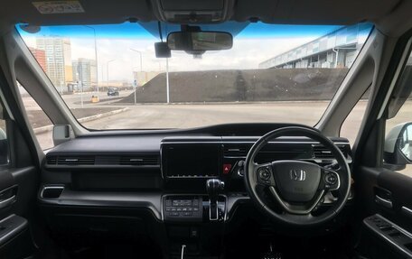 Honda Stepwgn IV, 2021 год, 1 955 000 рублей, 20 фотография