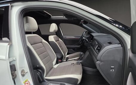 Volkswagen T-Roc I, 2022 год, 1 850 000 рублей, 5 фотография