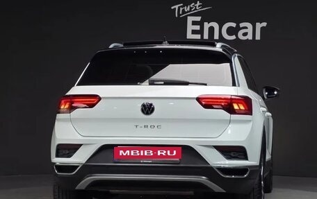 Volkswagen T-Roc I, 2022 год, 1 850 000 рублей, 2 фотография