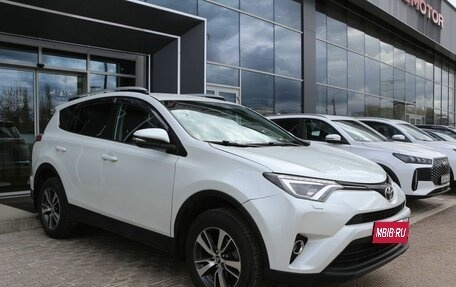 Toyota RAV4, 2018 год, 2 390 000 рублей, 3 фотография