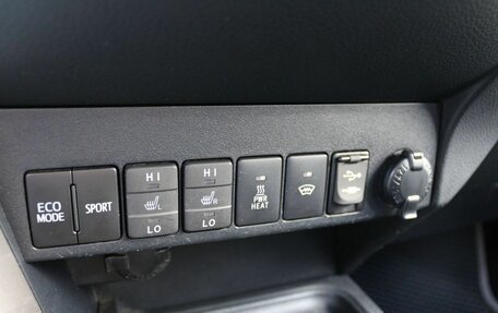 Toyota RAV4, 2018 год, 2 390 000 рублей, 12 фотография