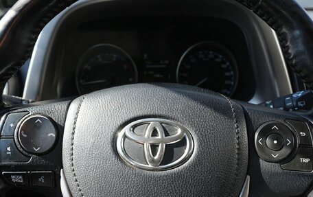 Toyota RAV4, 2018 год, 2 390 000 рублей, 9 фотография