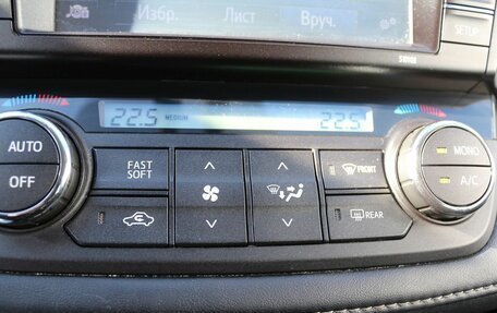 Toyota RAV4, 2018 год, 2 390 000 рублей, 11 фотография