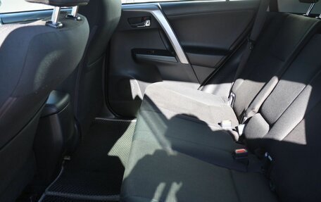 Toyota RAV4, 2018 год, 2 390 000 рублей, 17 фотография