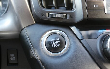 Toyota RAV4, 2018 год, 2 390 000 рублей, 13 фотография