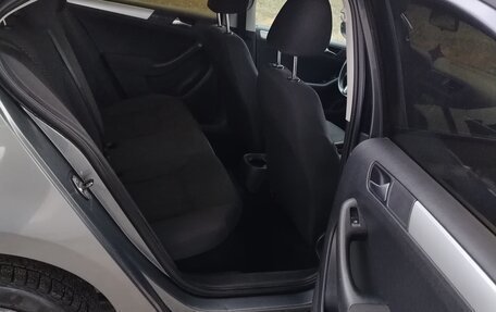 Volkswagen Jetta VI, 2011 год, 800 000 рублей, 3 фотография