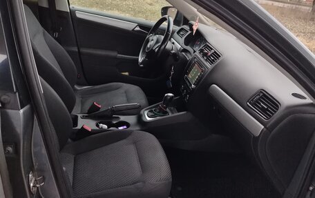 Volkswagen Jetta VI, 2011 год, 800 000 рублей, 4 фотография