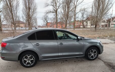 Volkswagen Jetta VI, 2011 год, 800 000 рублей, 6 фотография