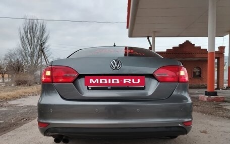 Volkswagen Jetta VI, 2011 год, 800 000 рублей, 2 фотография