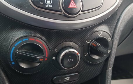 Hyundai Solaris II рестайлинг, 2016 год, 1 000 000 рублей, 21 фотография