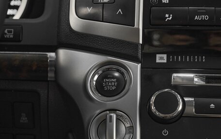 Toyota Land Cruiser 200, 2012 год, 3 299 000 рублей, 13 фотография