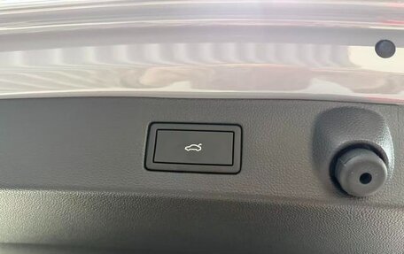 Volkswagen Passat CC, 2024 год, 4 200 000 рублей, 16 фотография