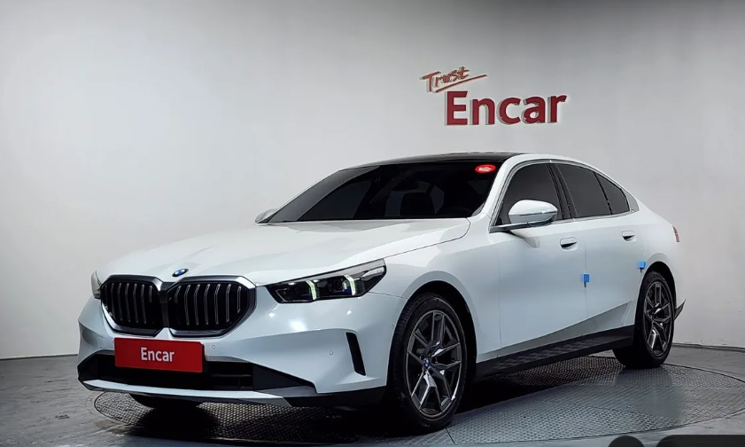 BMW 5 серия G30, 2023 год, 5 850 000 рублей, 1 фотография