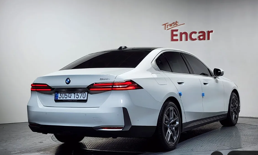 BMW 5 серия G30, 2023 год, 5 850 000 рублей, 2 фотография