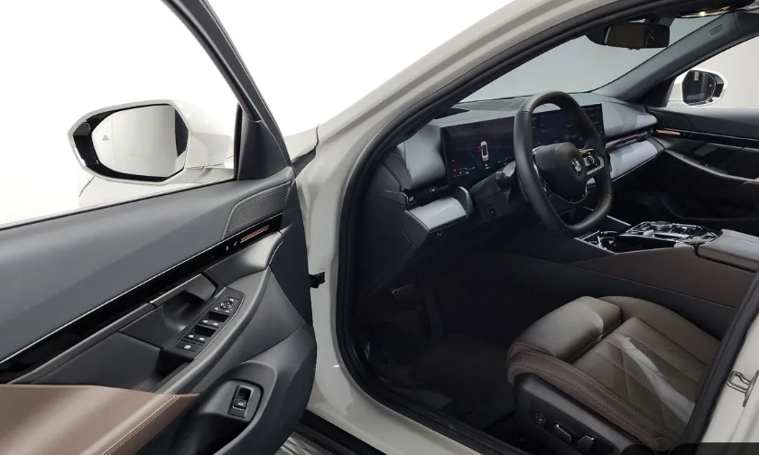 BMW 5 серия G30, 2023 год, 5 850 000 рублей, 8 фотография