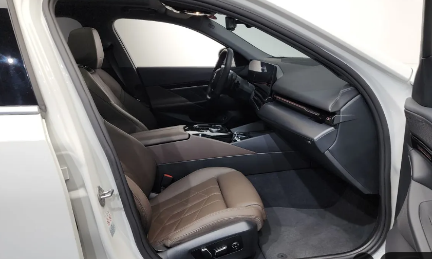 BMW 5 серия G30, 2023 год, 5 850 000 рублей, 9 фотография