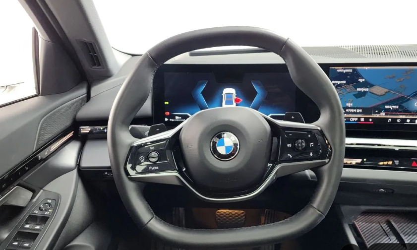 BMW 5 серия G30, 2023 год, 5 850 000 рублей, 11 фотография