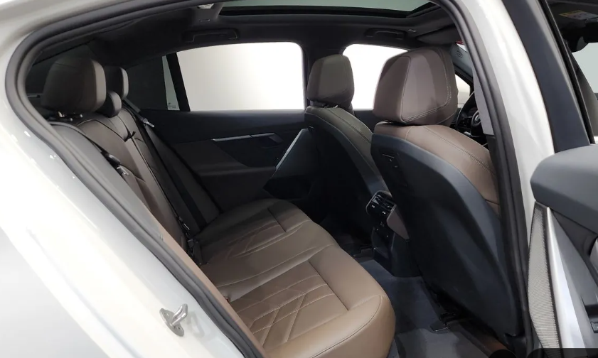 BMW 5 серия G30, 2023 год, 5 850 000 рублей, 10 фотография