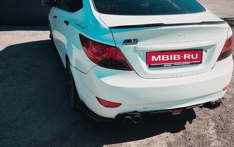 Hyundai Solaris II рестайлинг, 2011 год, 690 000 рублей, 1 фотография